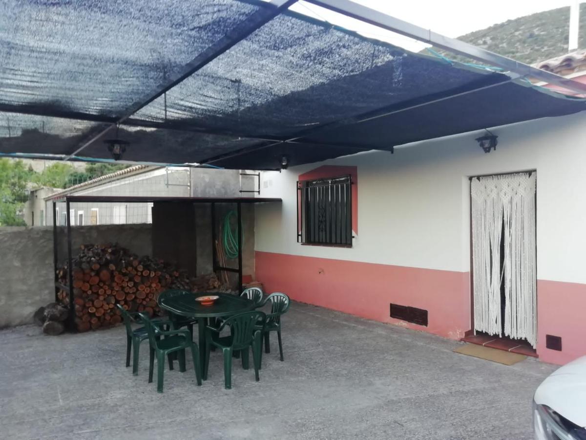 El Almendro De Fuentes Nuevas Villa Castril Luaran gambar