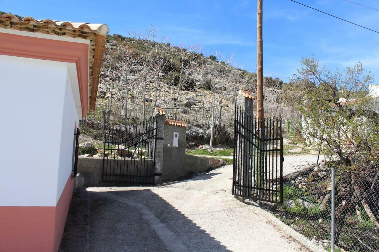 El Almendro De Fuentes Nuevas Villa Castril Luaran gambar